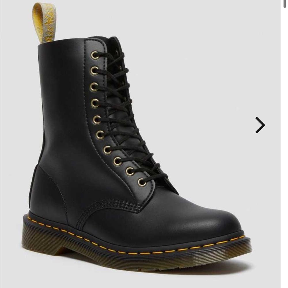 NWOT Vegan Doc Martens 1490 10 Eyelet Boots